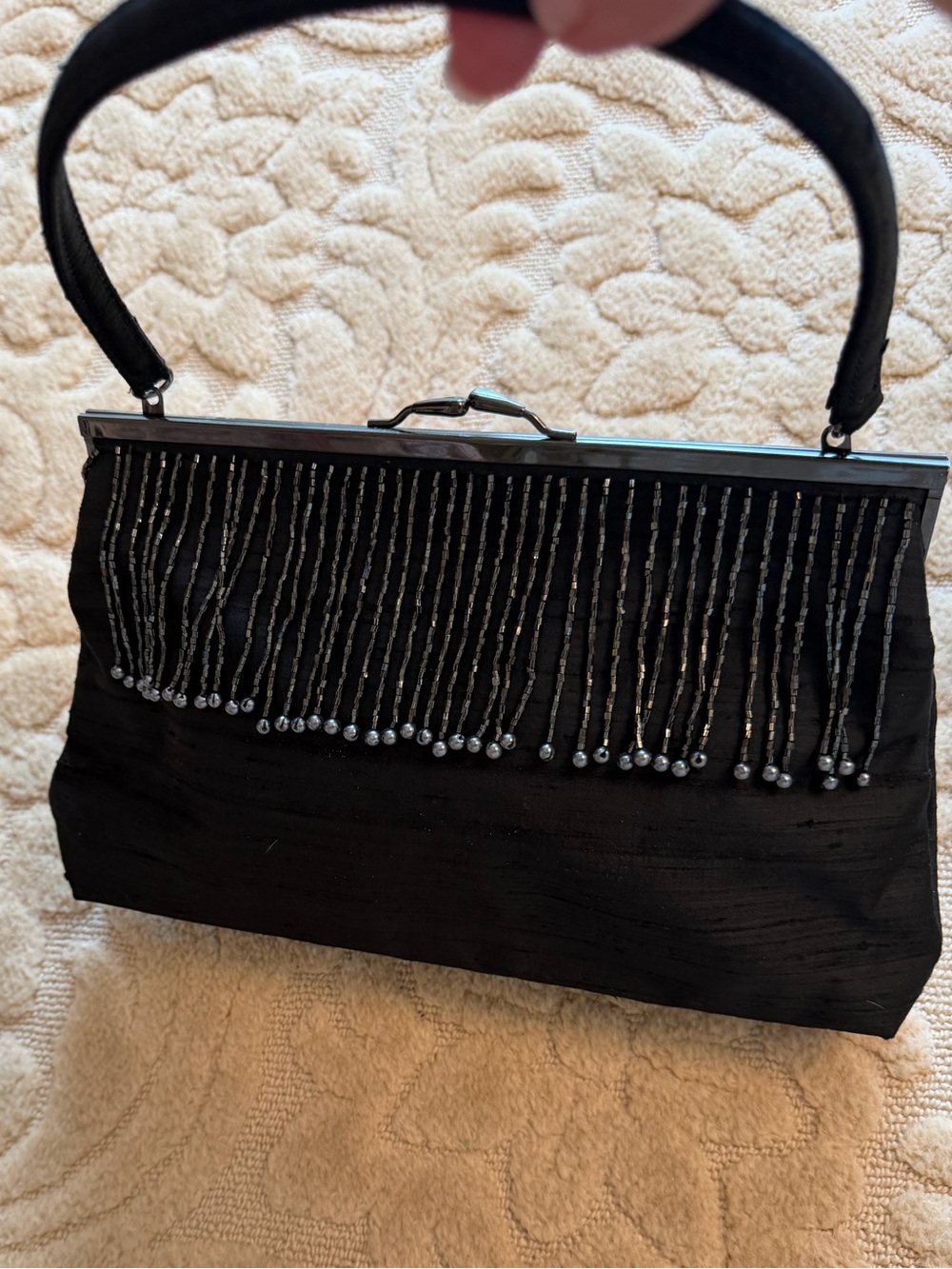 Black Beaded Fringe evening bag. Kisslock top, great condition! Vintage lovers